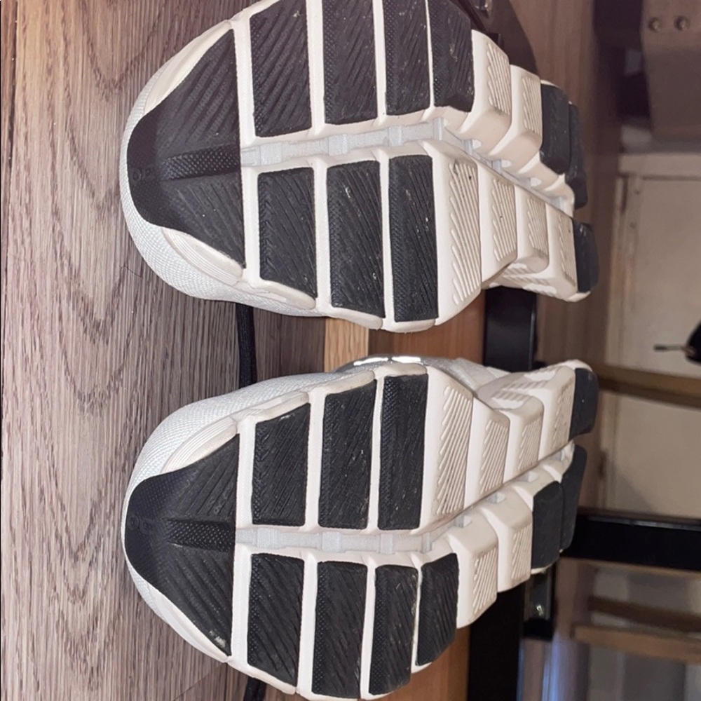 On Cloud Shoes - image 6